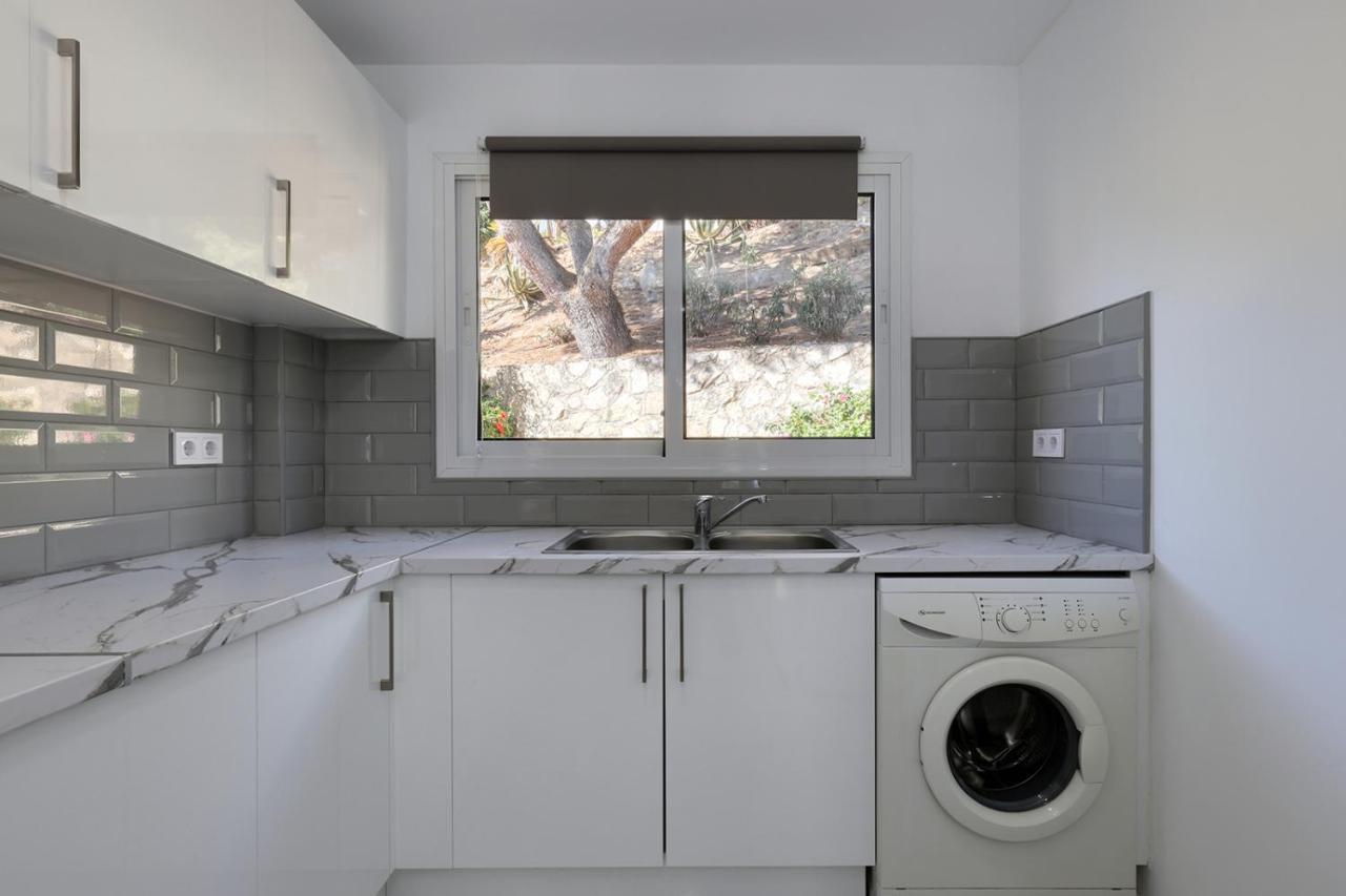 Quaint 2 Bedroom Townhouse With Pool Close To Sea! Benalmadena Exterior photo