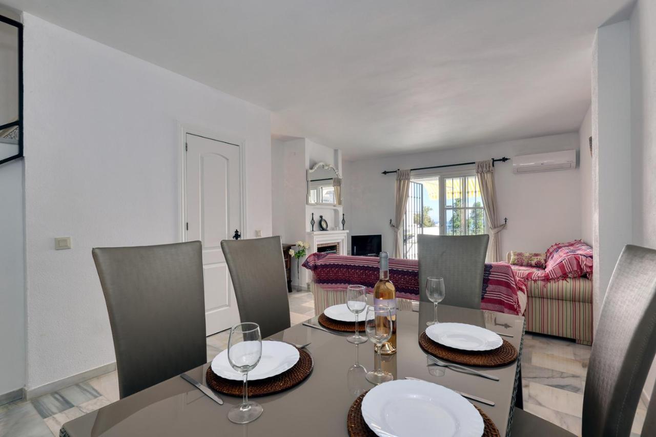Quaint 2 Bedroom Townhouse With Pool Close To Sea! Benalmadena Exterior photo