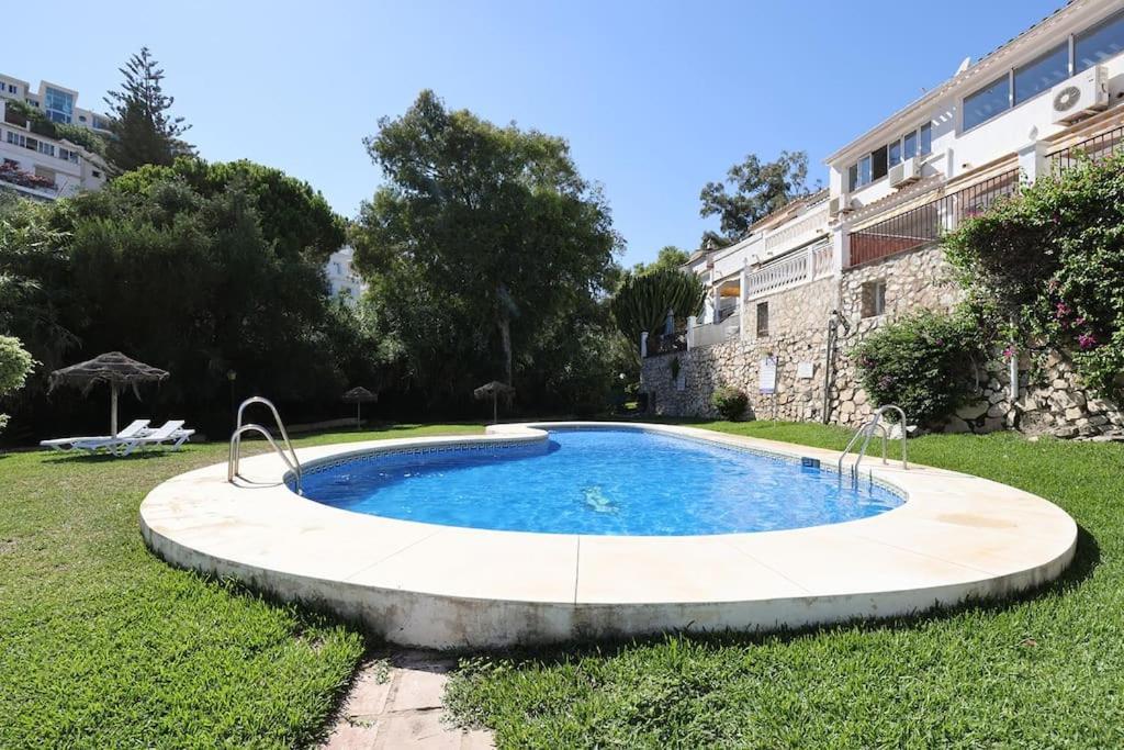 Quaint 2 Bedroom Townhouse With Pool Close To Sea! Benalmadena Exterior photo