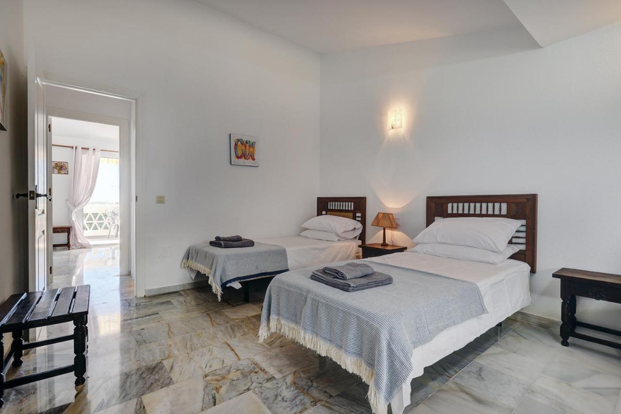 Quaint 2 Bedroom Townhouse With Pool Close To Sea! Benalmadena Exterior photo