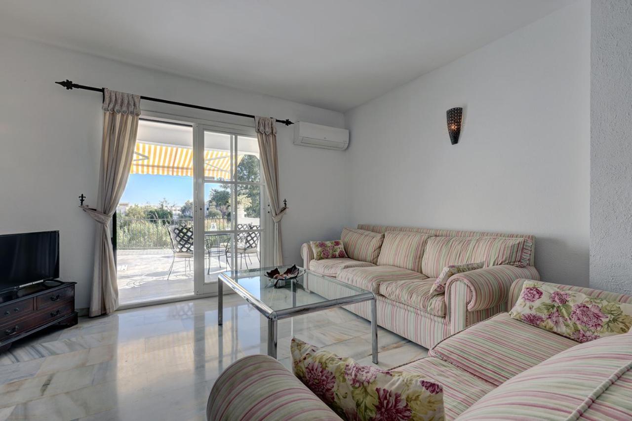 Quaint 2 Bedroom Townhouse With Pool Close To Sea! Benalmadena Exterior photo