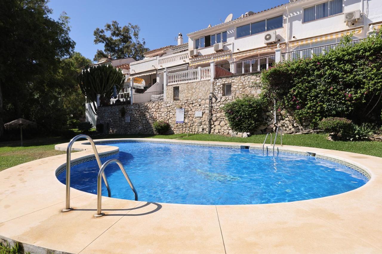Quaint 2 Bedroom Townhouse With Pool Close To Sea! Benalmadena Exterior photo