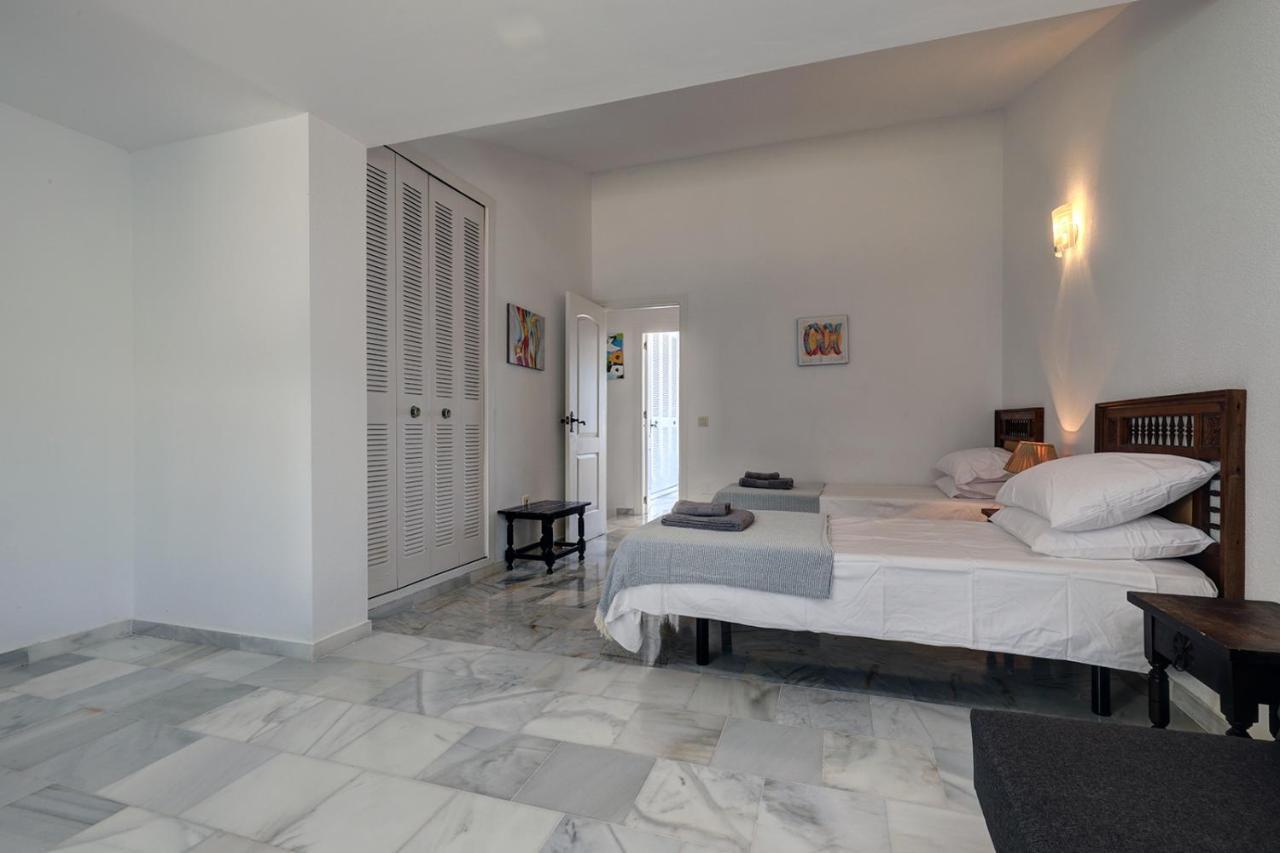 Quaint 2 Bedroom Townhouse With Pool Close To Sea! Benalmadena Exterior photo