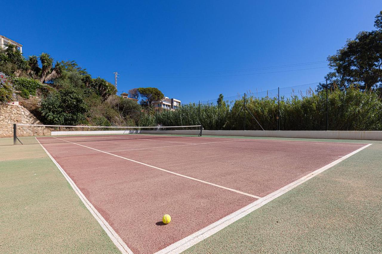 Quaint 2 Bedroom Townhouse With Pool Close To Sea! Benalmadena Exterior photo
