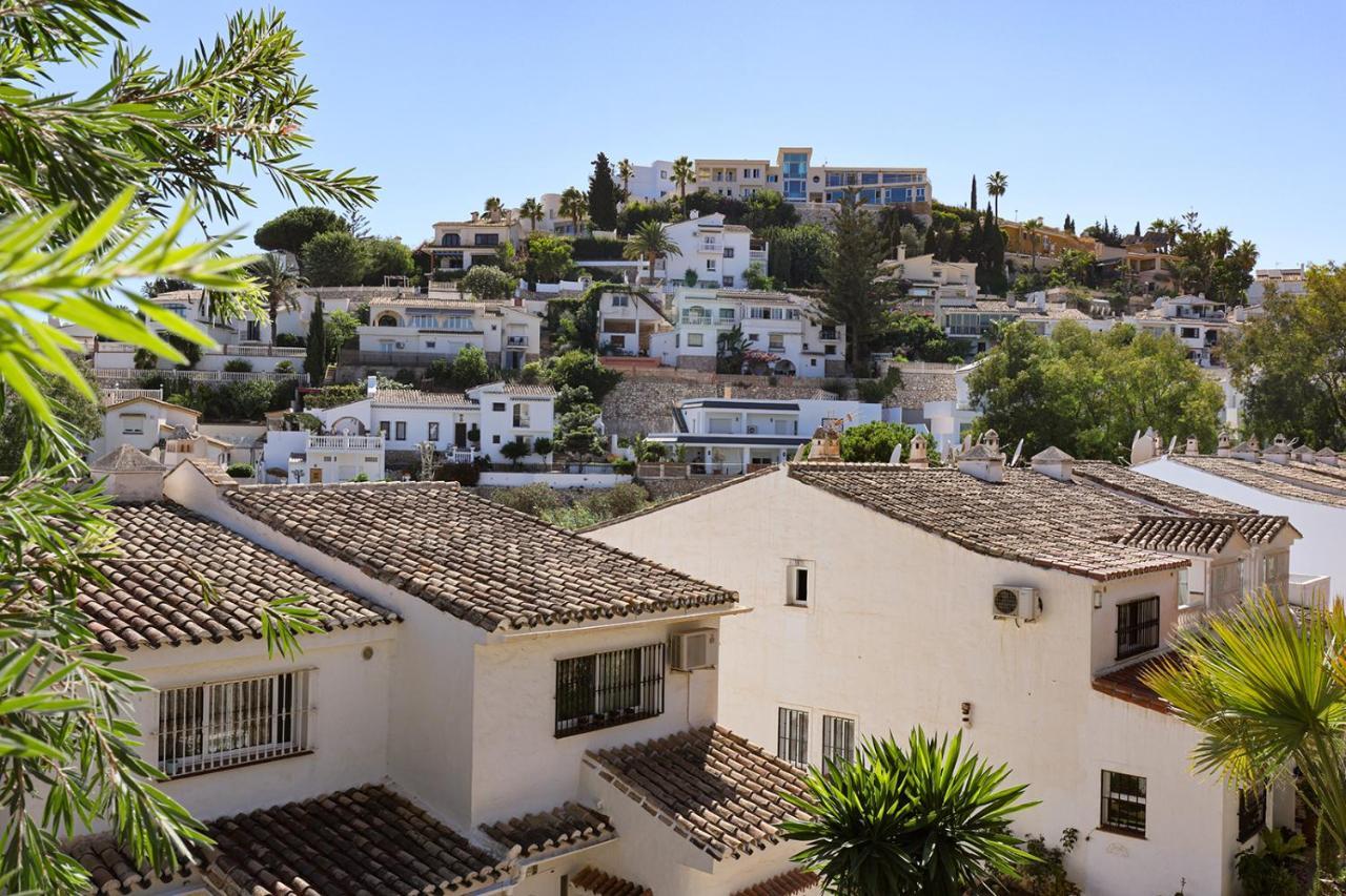 Quaint 2 Bedroom Townhouse With Pool Close To Sea! Benalmadena Exterior photo