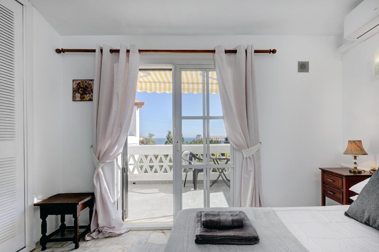 Quaint 2 Bedroom Townhouse With Pool Close To Sea! Benalmadena Exterior photo