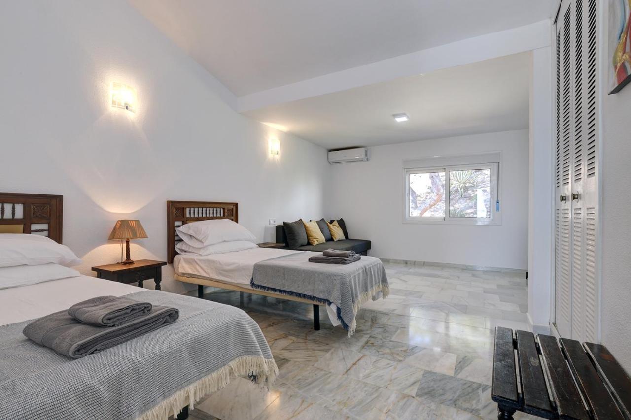 Quaint 2 Bedroom Townhouse With Pool Close To Sea! Benalmadena Exterior photo