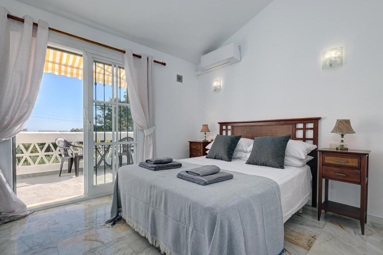 Quaint 2 Bedroom Townhouse With Pool Close To Sea! Benalmadena Exterior photo