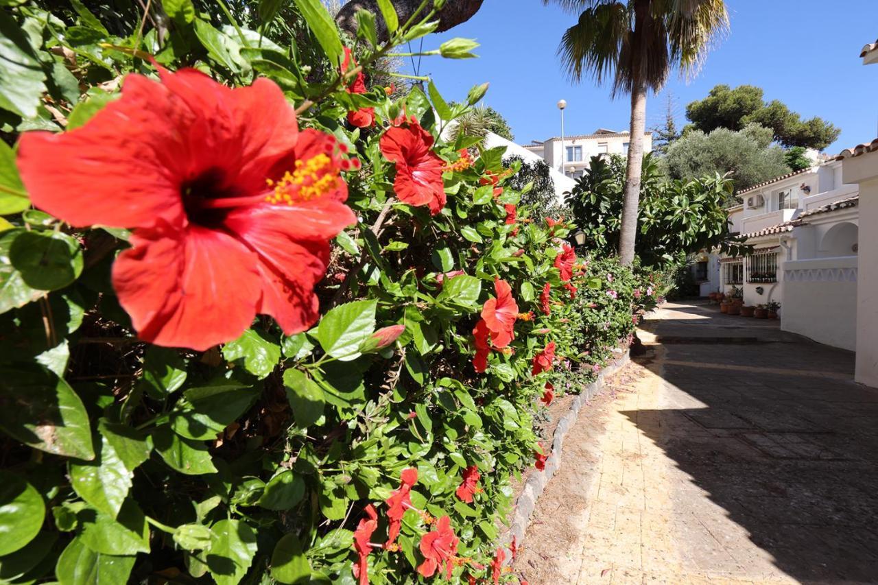 Quaint 2 Bedroom Townhouse With Pool Close To Sea! Benalmadena Exterior photo