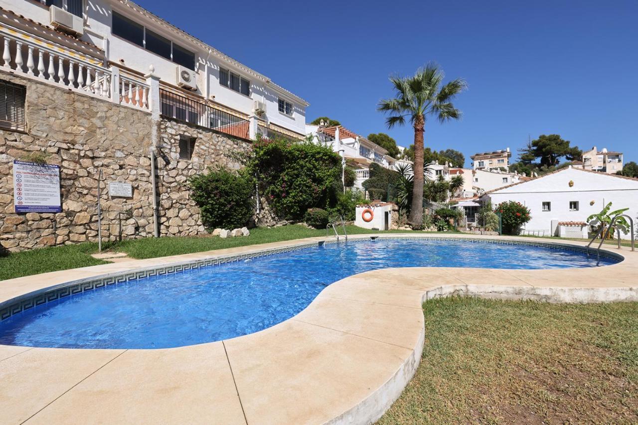 Quaint 2 Bedroom Townhouse With Pool Close To Sea! Benalmadena Exterior photo